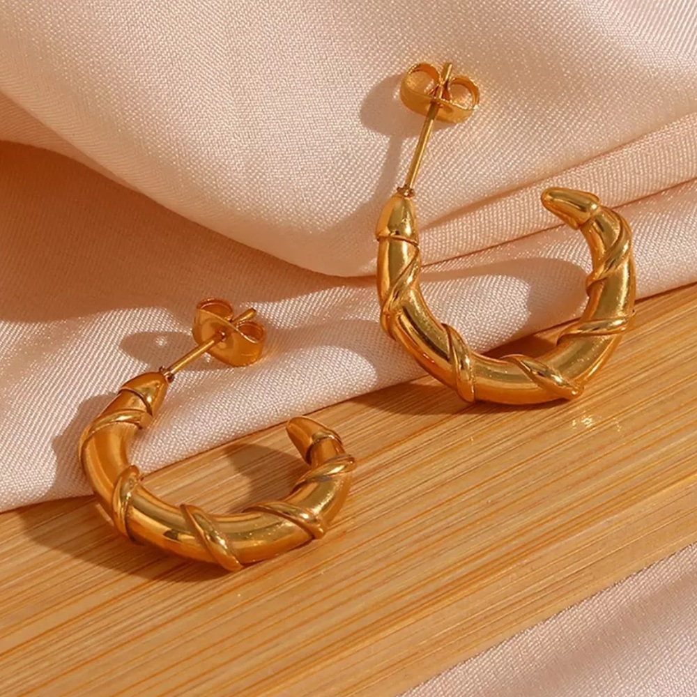 New 18K Gold Bamboo Shape Hoop Earrings, wonderful Earrings, wow Earrings